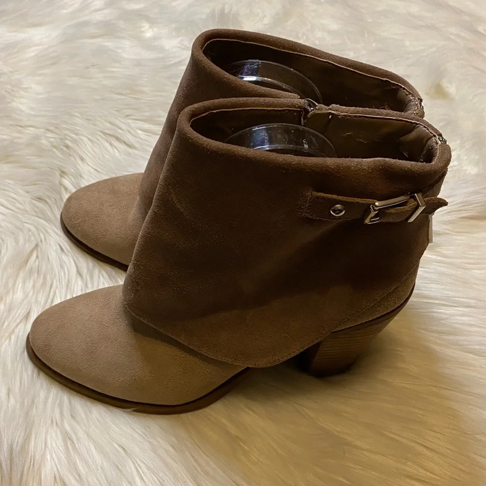 Jessica Simpson size 9.5 Cassley two tone tan heeled booties leather suede